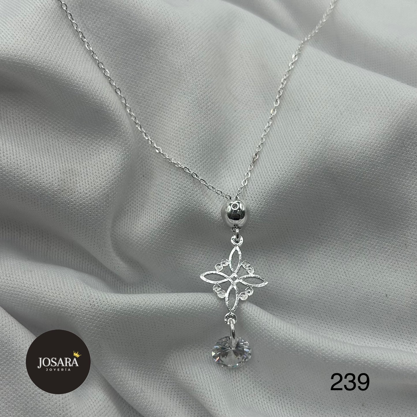 Nudo de Bruja con Circonia colgando (Collar)