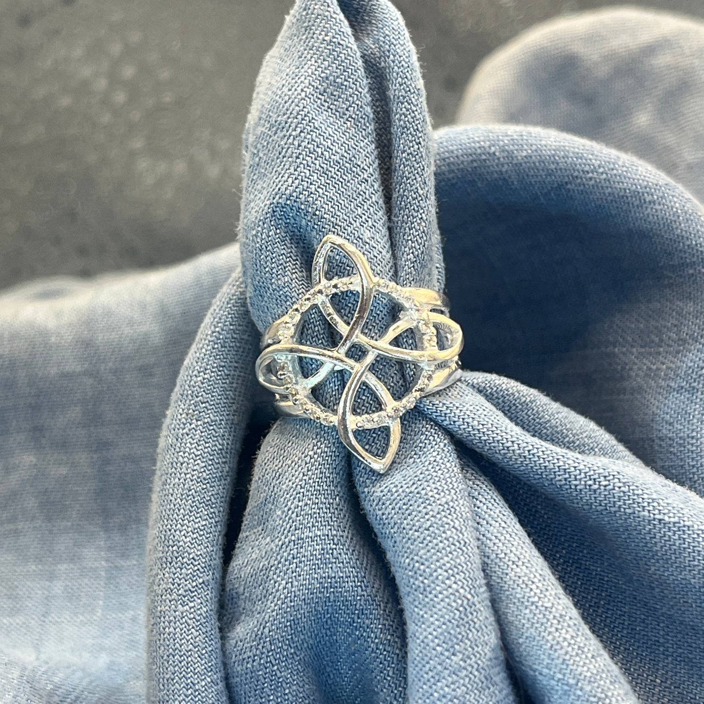 Anillo nudo de bruja